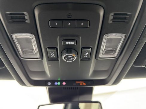 Used 2024 Chevrolet Suburban Premier image 23