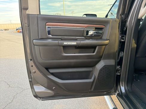 Used 2018 RAM 2500 Laramie w/ Cold Weather Group image 16