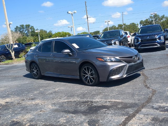 Used 2024 Toyota Camry SE FWD image 4