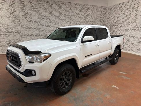 Used 2021 Toyota Tacoma SR5 RWD image 3