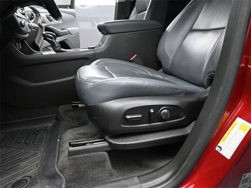 Used 2021 Chevrolet Traverse LT w/ LT Premium Package image 9