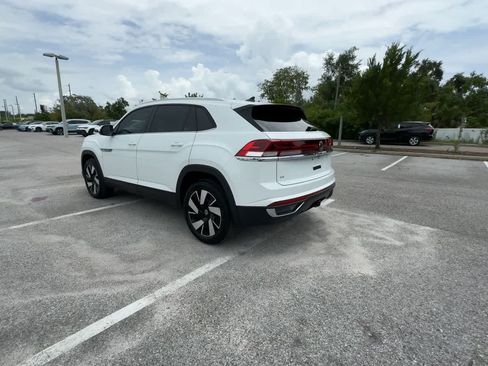 Certified 2024 Volkswagen Atlas Cross Sport SE FWD image 6