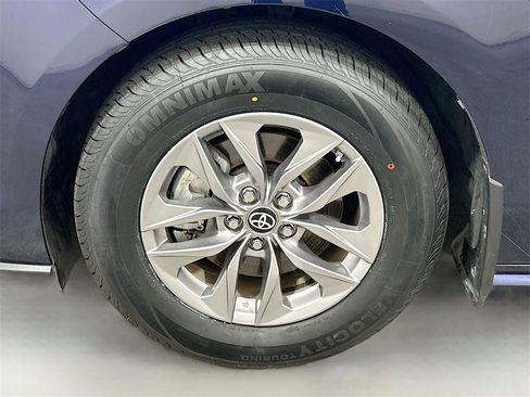 Used 2024 Toyota Sienna XLE image 30