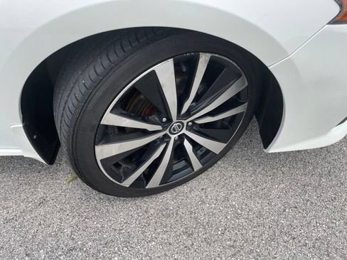 Used 2019 Nissan Altima 2.5 Platinum FWD image 17