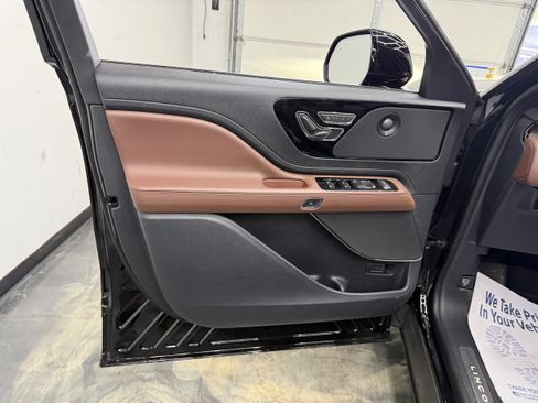 Used 2026 Lincoln Aviator Reserve w/ Jet Appearance Package AWD/4WD image 11