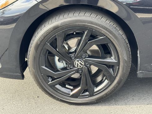 Used 2025 Volkswagen Jetta SE image 12