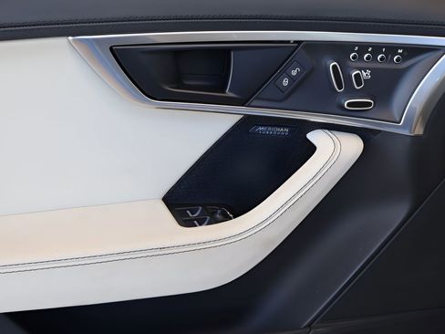 Used 2018 Jaguar F-TYPE R-Dynamic image 10