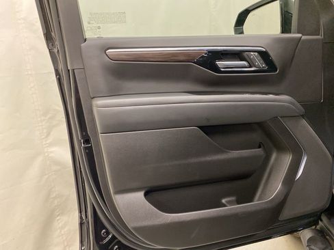 Used 2025 Chevrolet Suburban Z71 AWD/4WD image 10