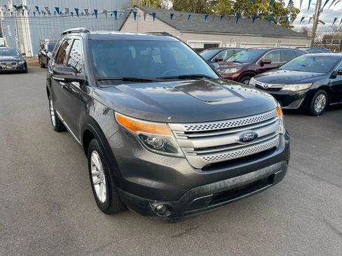 Used 2015 Ford Explorer XLT w/ Equipment Group 202A image 5