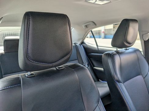 Used 2018 Toyota Corolla SE FWD image 3