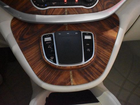 Used 2021 Mercedes-Benz Metris Passenger image 78