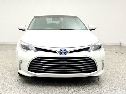 Used 2018 Toyota Avalon Limited FWD image 2