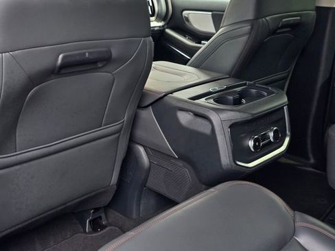 Used 2025 Ford Expedition Active AWD/4WD image 31