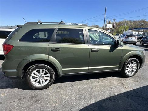 Used 2017 Dodge Journey SXT FWD image 2