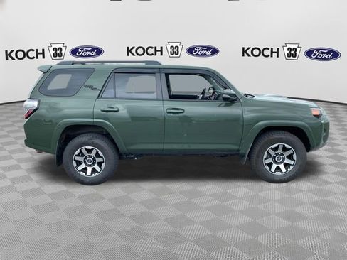 Used 2022 Toyota 4Runner TRD Off-Road Premium w/ Moonroof Package AWD/4WD image 9