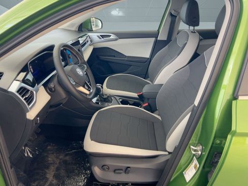 New 2026 Volkswagen Taos SE image 5