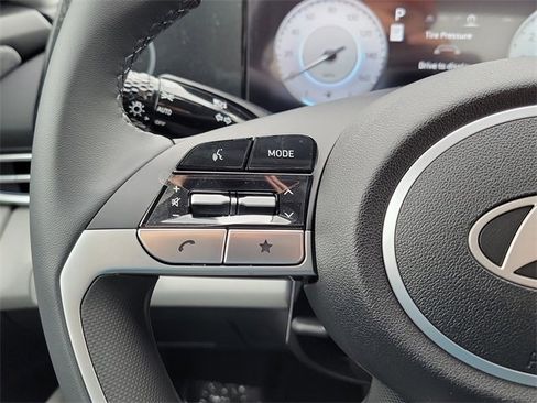 Used 2026 Hyundai Elantra Limited image 5