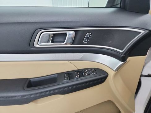 Used 2017 Ford Explorer XLT w/ Equipment Group 202A FWD image 32