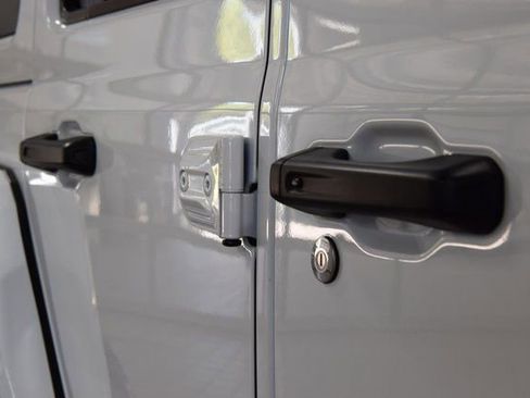 Used 2025 Jeep Wrangler Rubicon w/ XTREMEE 35" Tire Package image 17