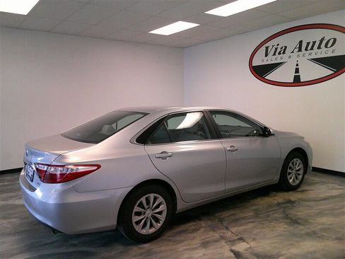 Used 2017 Toyota Camry LE image 8