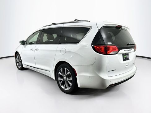 Used 2020 Chrysler Pacifica Limited w/ Tire & Wheel Group FWD image 5