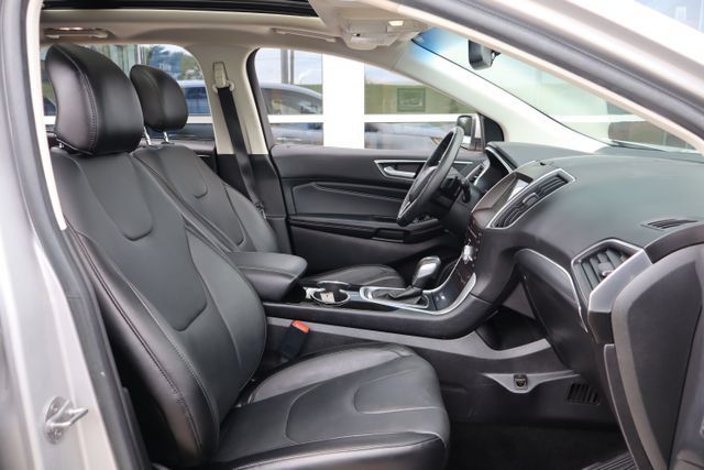 Used 2017 Ford Edge Titanium w/ Technology Package AWD/4WD image 39