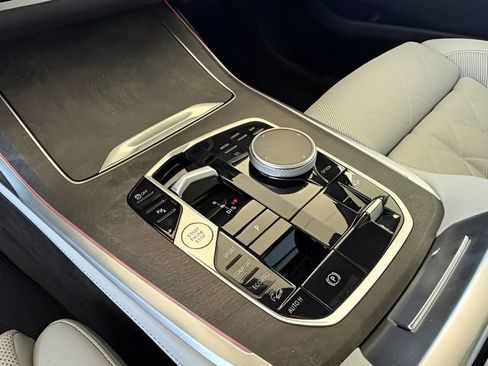 Used 2024 BMW X7 xDrive40i w/ M Sport Package image 20