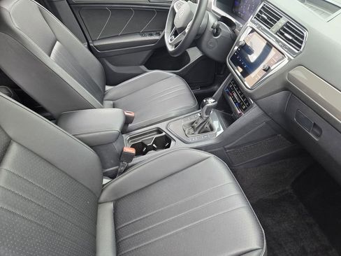 Used 2023 Volkswagen Tiguan SE R-Line FWD image 18