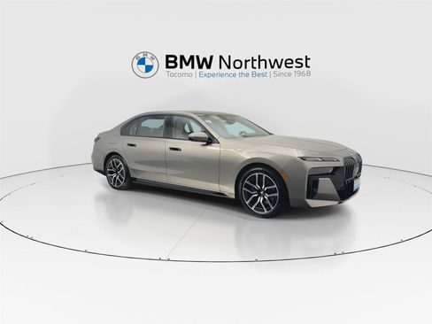 Used 2025 BMW 760i xDrive w/ Premium Package AWD/4WD image 6