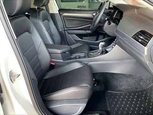 Used 2024 Volkswagen Jetta SE FWD image 24