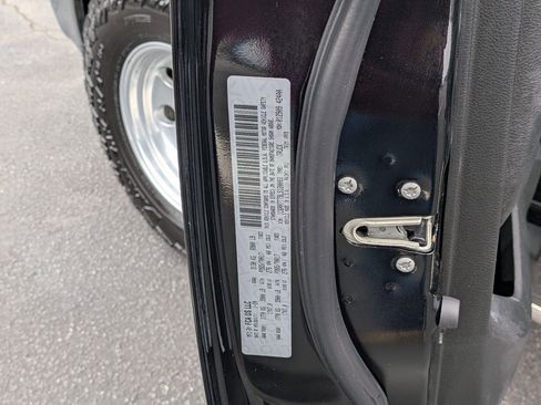 Used 2020 RAM 1500 Classic SLT image 34