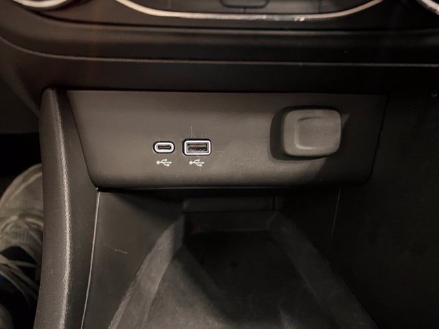 Used 2025 Buick Encore GX Preferred AWD/4WD image 2