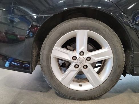 Used 2012 Toyota Camry SE FWD image 14