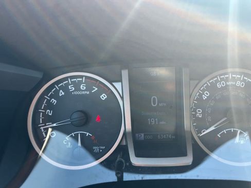 Used 2019 Toyota Tacoma SR5 AWD/4WD image 11