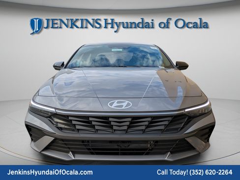 Certified 2025 Hyundai Elantra SEL FWD image 8
