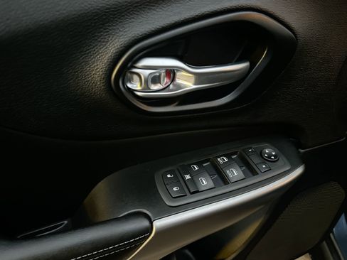 Used 2021 Jeep Cherokee Latitude image 13