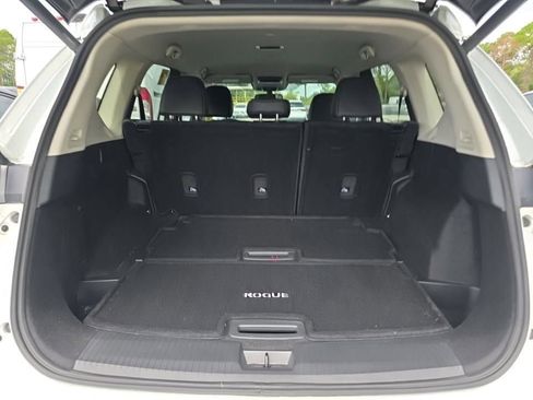 Used 2024 Nissan Rogue SL AWD/4WD image 9