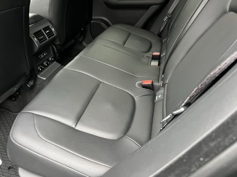 Used 2019 Jaguar F-PACE Premium image 34