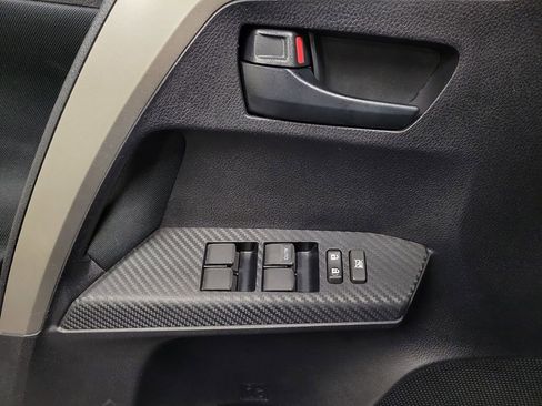 Used 2014 Toyota RAV4 LE image 18