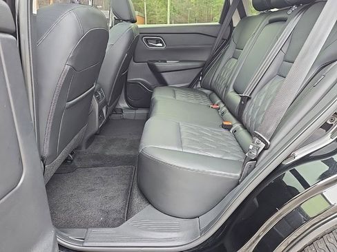 Used 2024 Nissan Rogue Platinum image 18