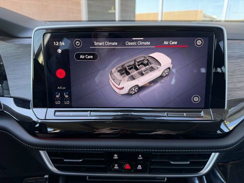 Used 2024 Volkswagen Atlas SEL Premium R-Line image 23