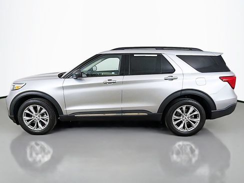 Used 2023 Ford Explorer XLT w/ Equipment Group 202A AWD/4WD image 17