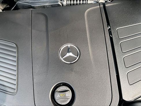 Used 2025 Mercedes-Benz GLC 300 4MATIC image 33