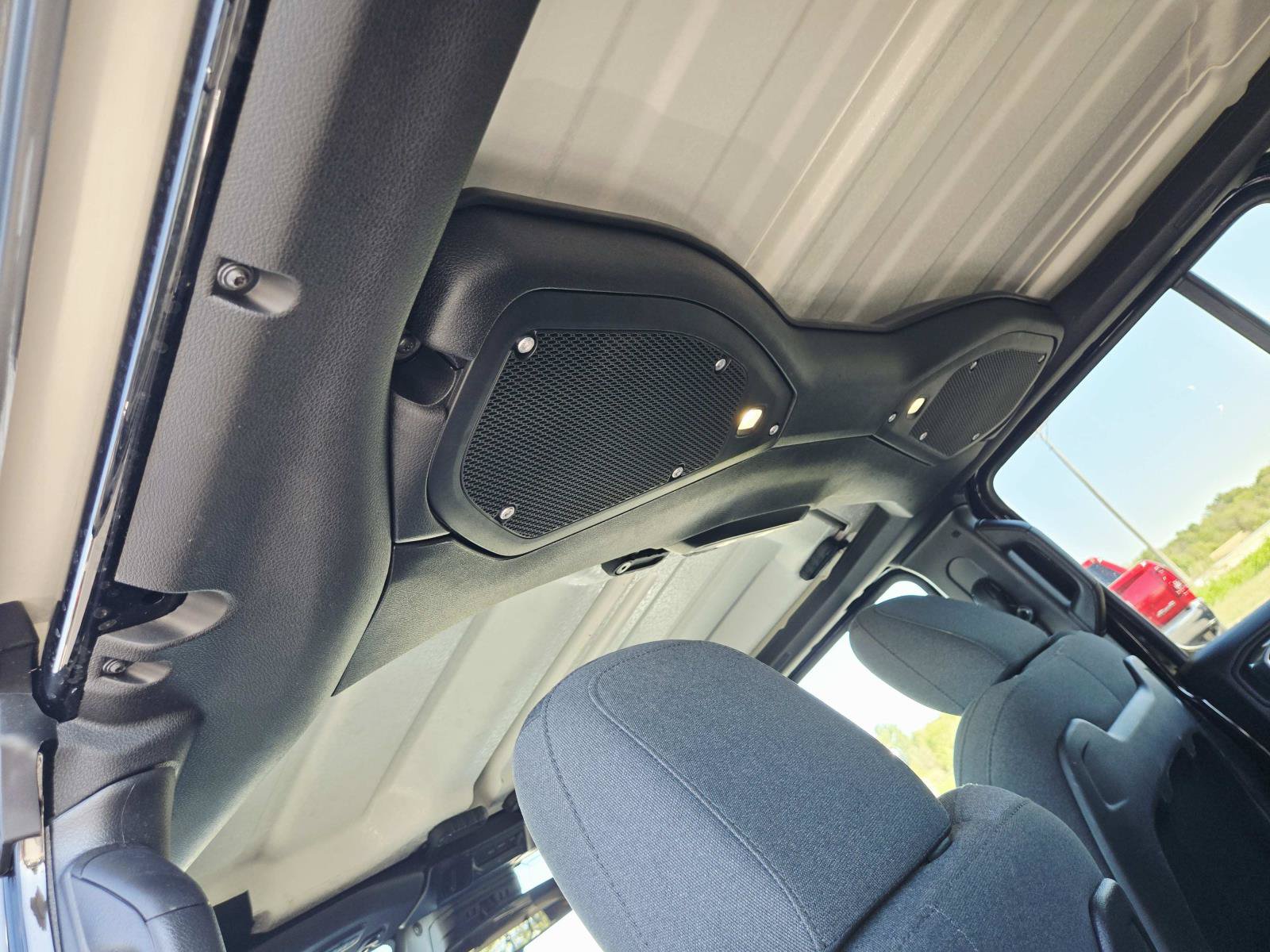 Used 2025 Jeep Wrangler Unlimited Rubicon w/ Convenience Group AWD/4WD image 14