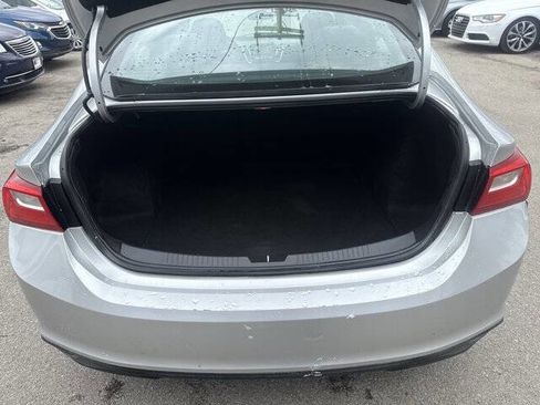 Used 2017 Chevrolet Malibu LT FWD image 19