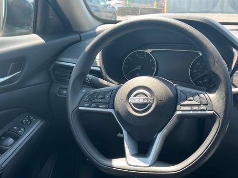 Used 2025 Nissan Altima 2.5 SV FWD image 29