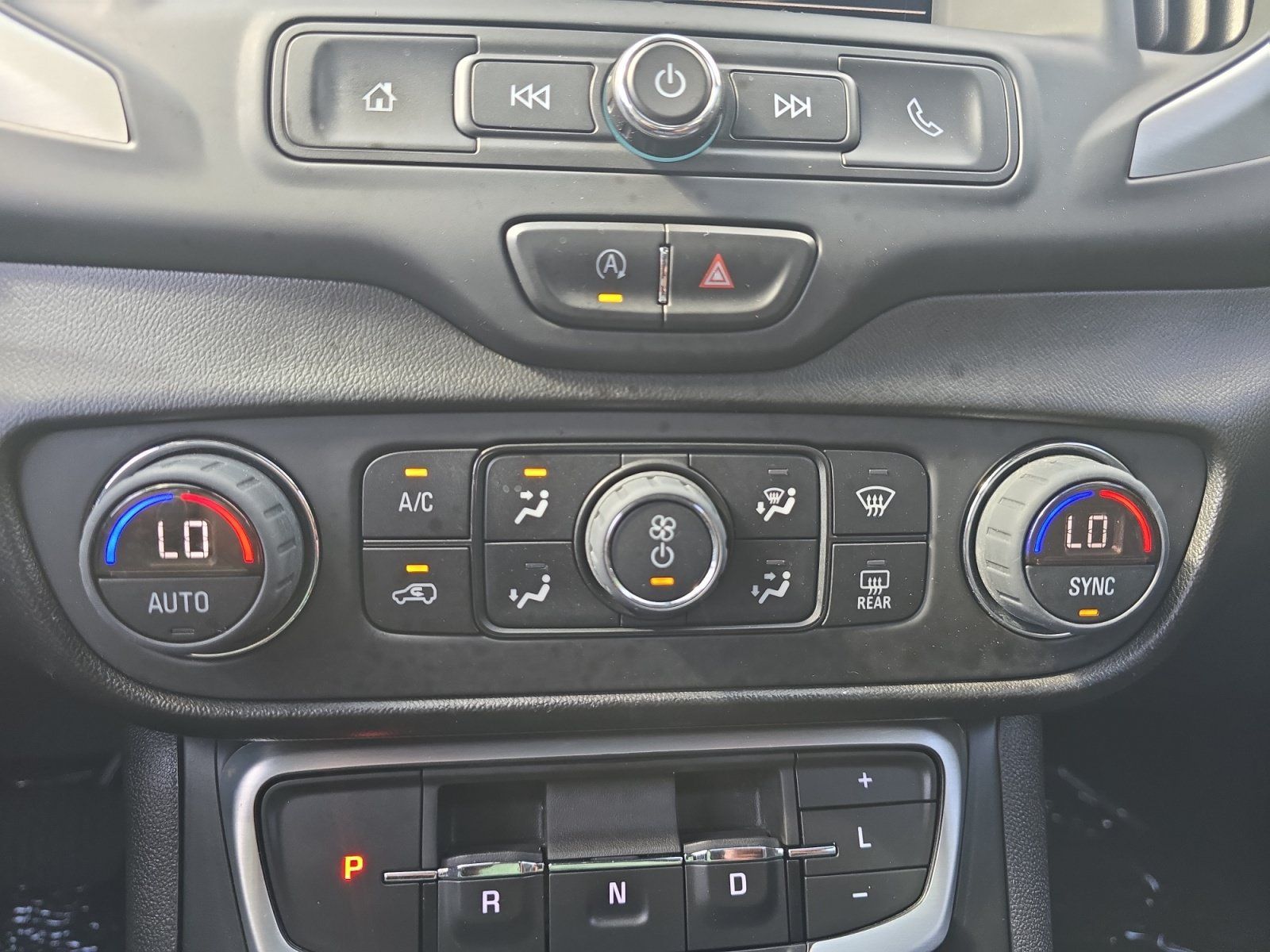Used 2022 GMC Terrain SLE w/ Driver Convenience Package FWD image 17