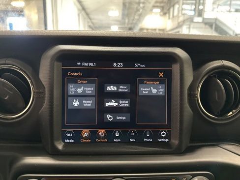 Used 2021 Jeep Gladiator Overland image 22