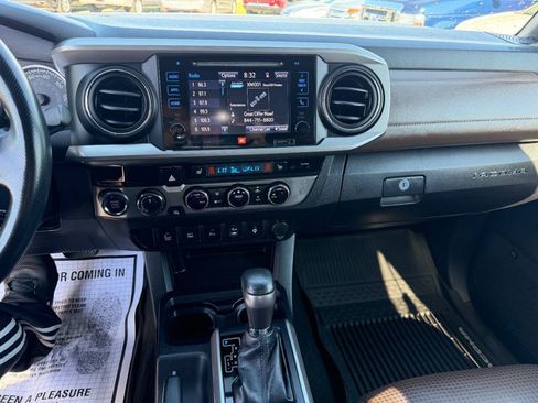 Used 2017 Toyota Tacoma Limited w/ Tow Package AWD/4WD image 15