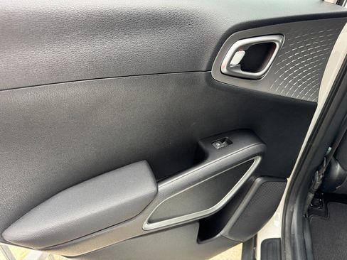 Used 2022 Kia Soul LX w/ Technology Package image 16